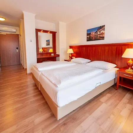 Hanseatischer Hof מלון 4*